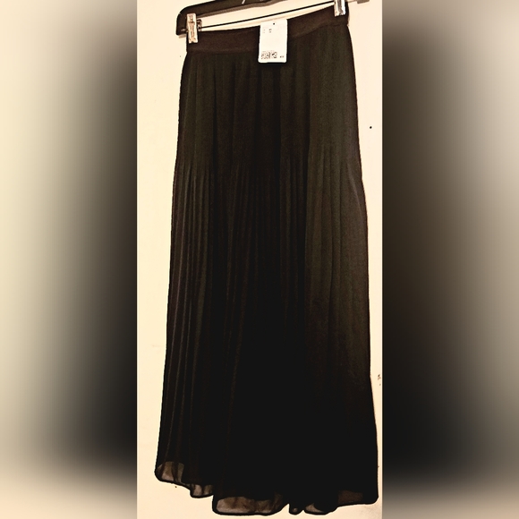 Long black layered skirt (sheer top layer) - Picture 3 of 7